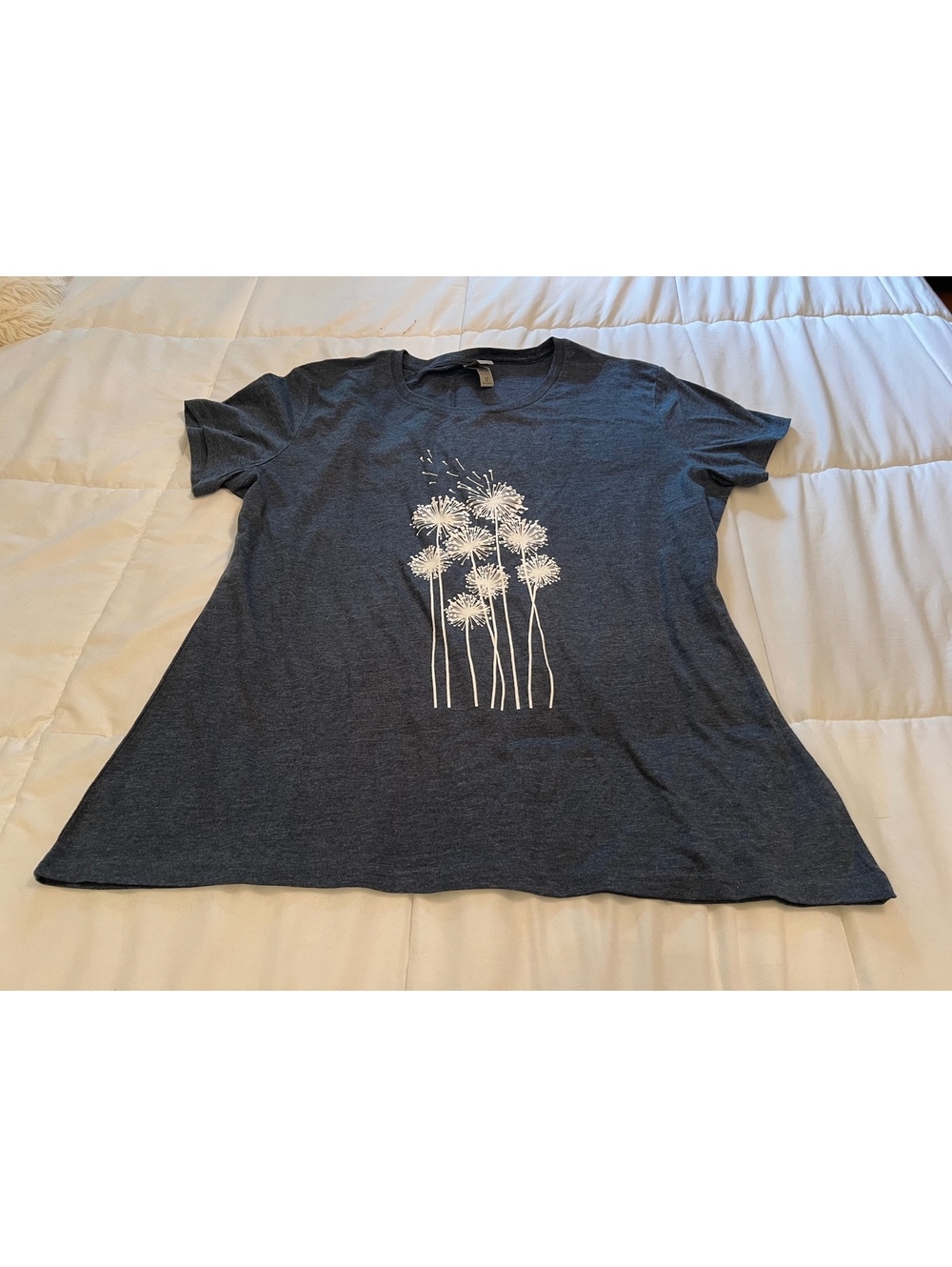 Women’s extra large heathered gray with white dandelion t shirt